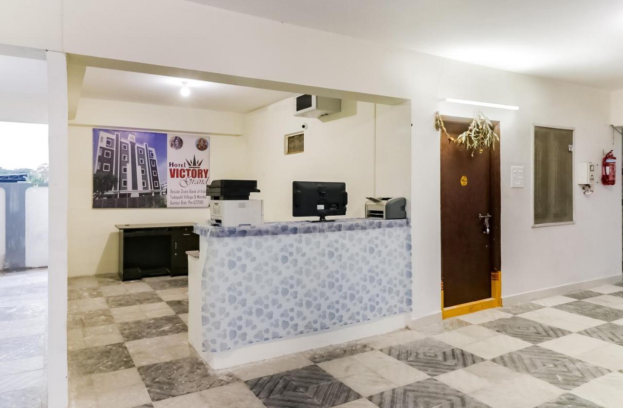 Oyo Victory Grand Hotel Tadepalle Exterior photo