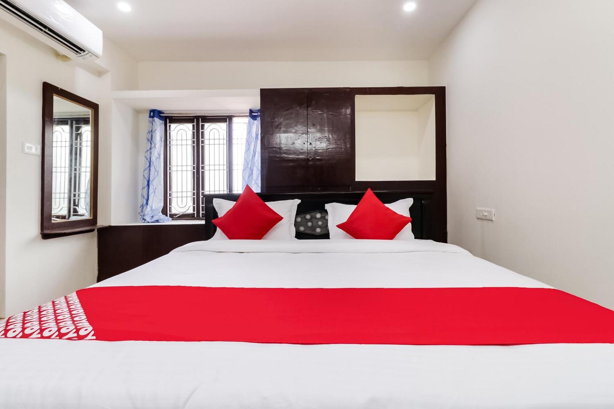 Oyo Victory Grand Hotel Tadepalle Exterior photo