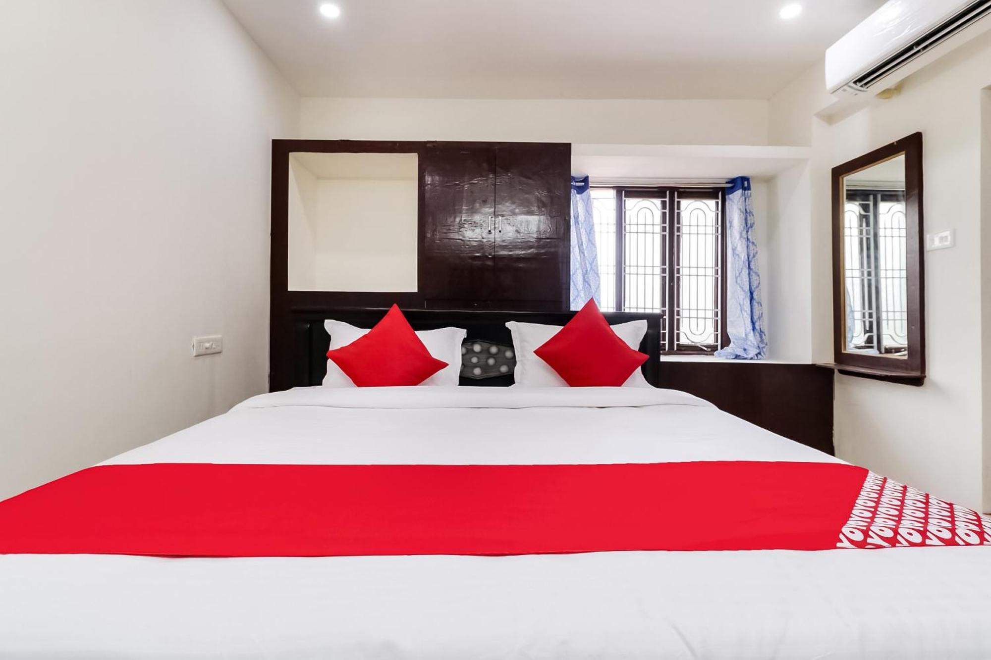Oyo Victory Grand Hotel Tadepalle Exterior photo